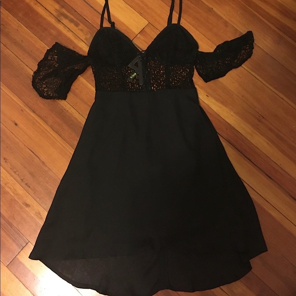 NWT Lacey caged off the shoulder dress BLACK small